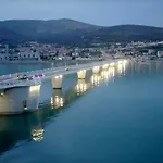 Maribela 特罗吉尔